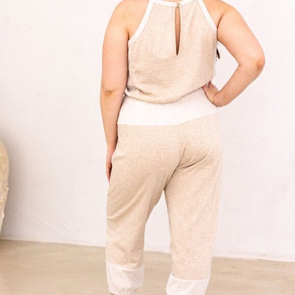 Curvy Plus Sleeveless Halter Neck Reverse Face Contract Jumpsuit - Picture 3 of 4